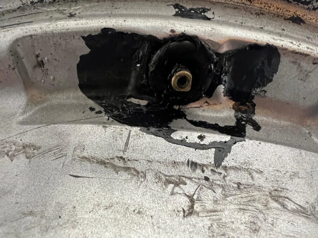 Oprava poškodeného disku a pneumatiky — autoservis Ružinov